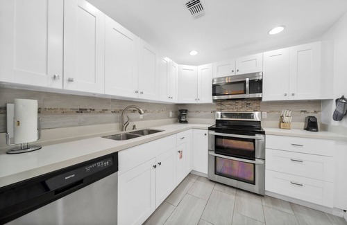 Hallandale Beach Apartment | FANTASTIC OCEAN VIEW - CONDO ON THE BEACH 2B/2B!