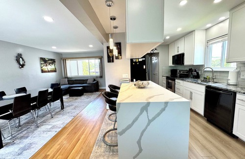 Northeast Virginia Beach House | Fantastic Oceanside house -Short walk to the Beach - NEWLY REMODELED