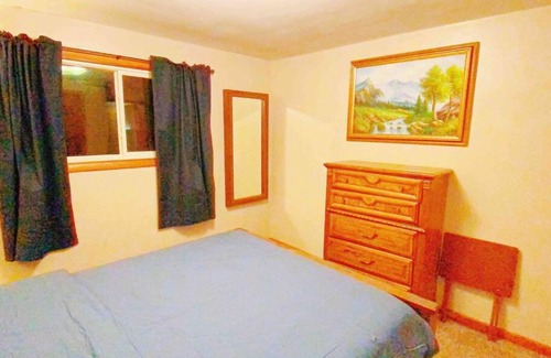 Stevens Point House | Fantastic Oil Paintings Decorated Home