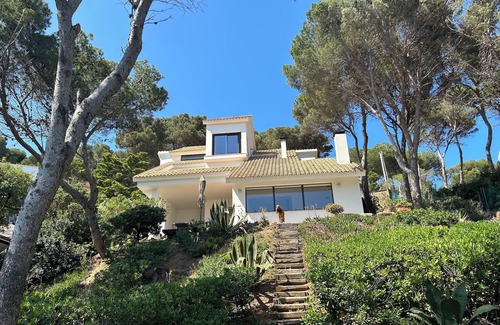 Tamariu House | Fantastic pet-friendly villa with direct access to the sea