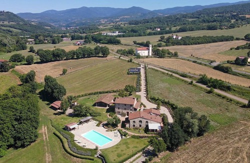 Porrena House | Fantastic Tuscan Villa, heated Pool large party room and professional kitchen.