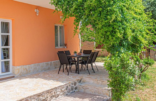 Drnis House | Fantastic vacation villa near the famous National Park Krka.
