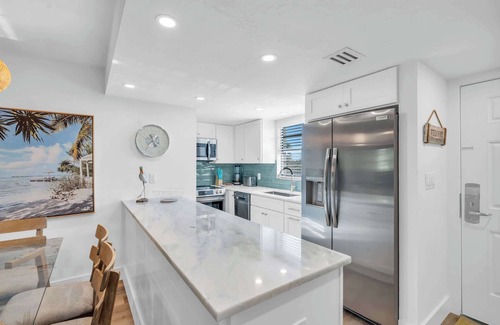 Park Shore Condo | Fantastic Views - Condo W Private Beach Access