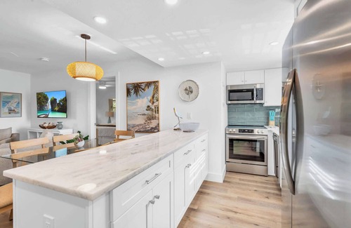 Park Shore Condo | Fantastic Views - Condo W Private Beach Access