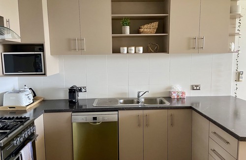 South Perth Apartment | Fantastic views of the river and the city