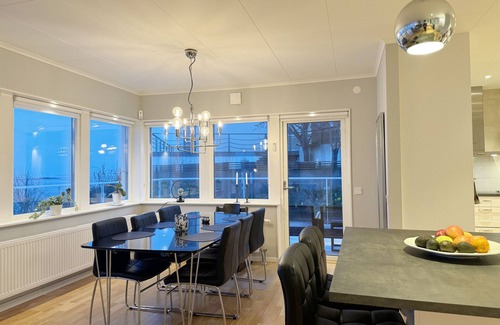 Torslanda House | Fantastic villa with a sea view in Torslanda | SE09060
