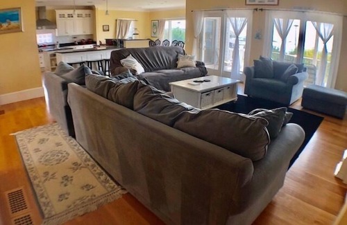Hyannis House | Fantastic Waterfront Home on Bayview Beach (2198)