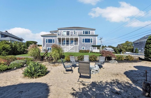 Hyannis House | Fantastic Waterfront Home on Bayview Beach (2198)