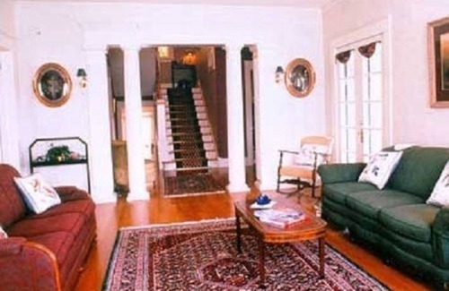 Brenham Bed & Breakfast | Far View - A Bed & Breakfast Estate