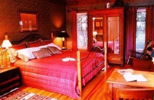 Brenham Bed & Breakfast | Far View - A Bed & Breakfast Estate