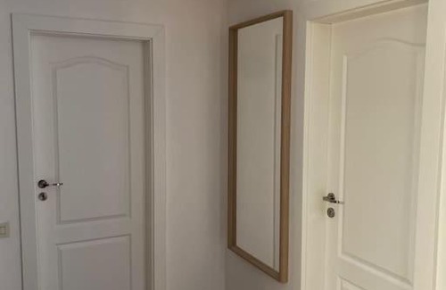Otopeni Apartment | Faraway Home