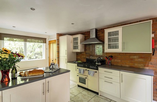Farley Cabin | Farley; woodland lodge for 8 with hot tub, log burner, BBQ, near Alton Towers.