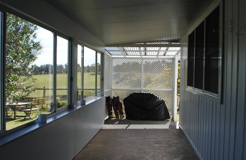 Kalimna West House | Farm Beach Stay