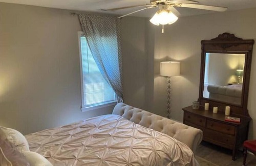 Goode Other | Farm Cottage ★ Mountain Views ★ Hot Tub