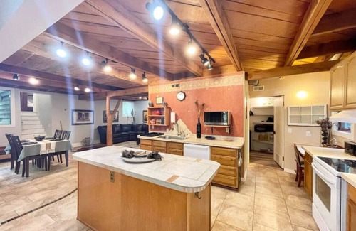 Millersville Cabin | Farm House at Rock Ridge Retreat