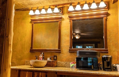 Satin Cabin | Farm House Room - ADA
