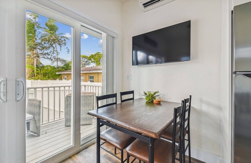 Dunedin House | Farm House Tiny Home on Pinellas Trail w/Heated Pool