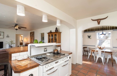 Paso Robles House | FARM HOUSEnPaso Robles, 46 West, Fire pit, Pet friendly