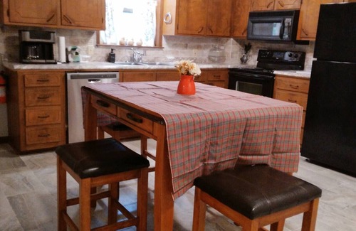 Flint Other | Farm Retreat w/2 houses-Cabin & Farmhouse- 6 Bedrooms 3 Baths on 50 acres