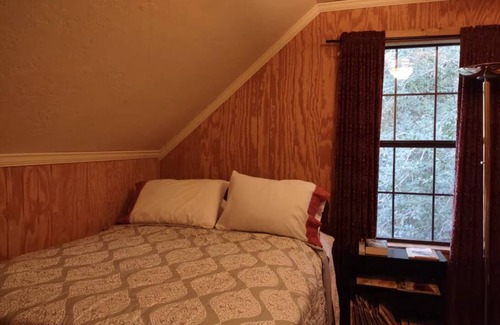 Flint Other | Farm Retreat w/2 houses-Cabin & Farmhouse- 6 Bedrooms 3 Baths on 50 acres