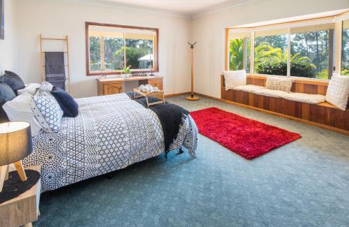 Mallacoota House | Farm Stay & Iconic Water Views - 32 Zachary Drive