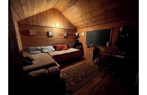 Meredith Cabin | Farm Stay in Catskills FarmHand Cabin