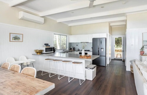 Saddleback Mountain Cottage | Farm Stay Kiama | 3 Bed Retreat | Fireplace & Bath