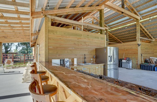 Lakeland Apartment | Farm Stay: Modern Barndominium in Lakeland!