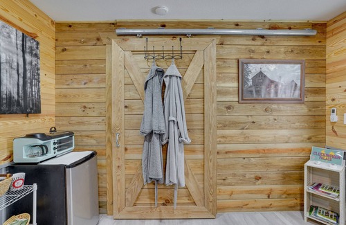 Lakeland Apartment | Farm Stay: Modern Barndominium in Lakeland!