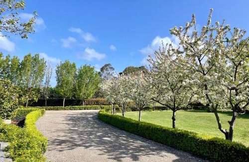 Tyabb Villa | Farm Stay POPLAR Cottage at Wilindi Estate