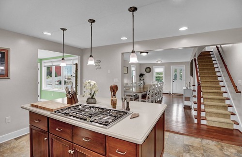 Loysville House | Farm stay -Sleeps 30 -Outdoor Kitchen, games