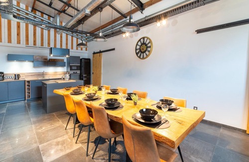 Ohey House | Farm Stay with Indoor Pool