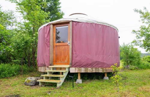 Fairfield RV Rental | Farm Stay Yurt - 7 min St Albans