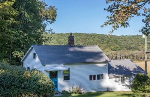 New Preston Cottage | Farm Valley Cottage + 60 ft Pool
