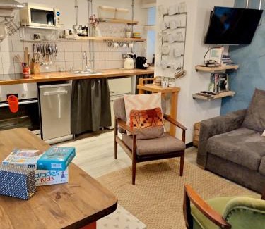 Molleston House | Farmhand Cottage