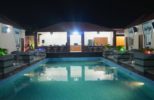 Bouvet Island Resort | Farmhouse and Partylawn