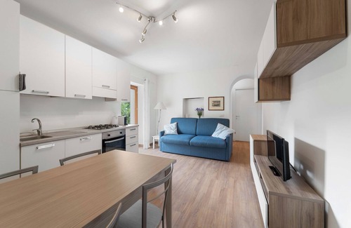 Colico House | FARMHOUSE ANTICO BORGO GARDEN