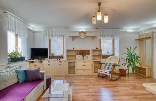 Vransko House | Farmhouse Blackberry Pool & Wellness- Happy Rentals