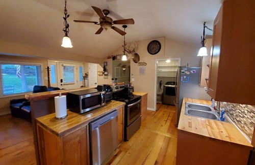 Connellys Springs Cabin | Farmhouse Cabin In The Country