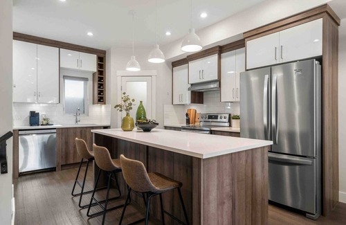 Crescent Heights House | Farmhouse Charm 4BDRM Contemporary Retreat