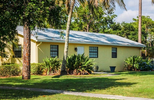 Loxahatchee Groves House | Farmhouse Country Cottage