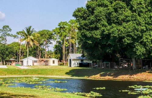 Loxahatchee Groves House | Farmhouse Country Cottage