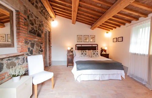 Acquapendente House | Farmhouse Countryside Village The Treasure