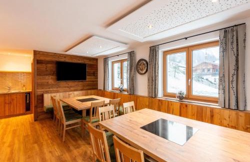 Bramberg am Wildkogel House | Farmhouse in Bramberg with Sauna & Ski Access