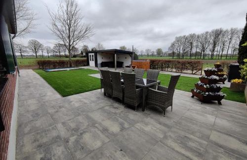 Silvolde House | Farmhouse in Silvolde with Hot Tub, cleaning included