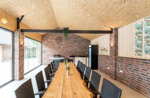 Megchelen House | Farmhouse in the Achterhoek with hot tub and beach volleyball