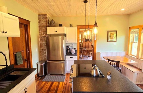 Romney House | Farmhouse in the South Branch River Valley with idyllic views and country charm