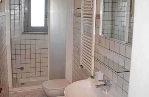 Oltrarno House | Farmhouse in Tuscan countryside next to Florence city center.
