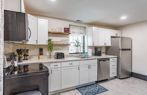Bridgewater Apartment | Farmhouse Loft: Walking distance to North River, Dining and Shopping, Convenient to Bwater College