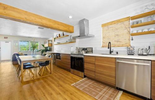 Little Ranches House | Farmhouse style Home- near Hollywood Beach/Hot Tub!